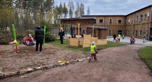 Vy över utemiljön på Annebergs förskola.