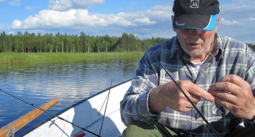 Man som fiskar.