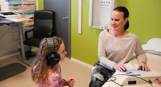 Elev på hälsobesök hos Jenny